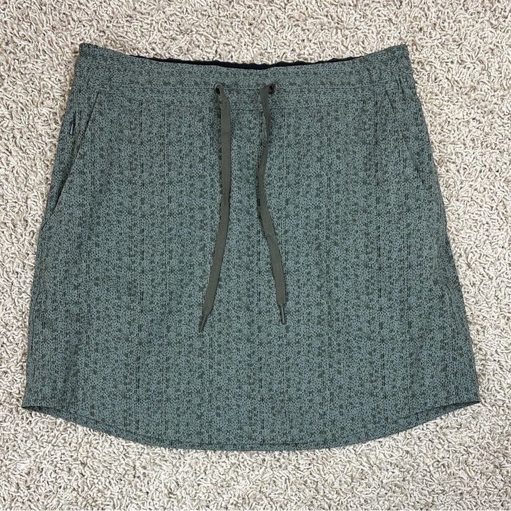 REI green skirt sz xs